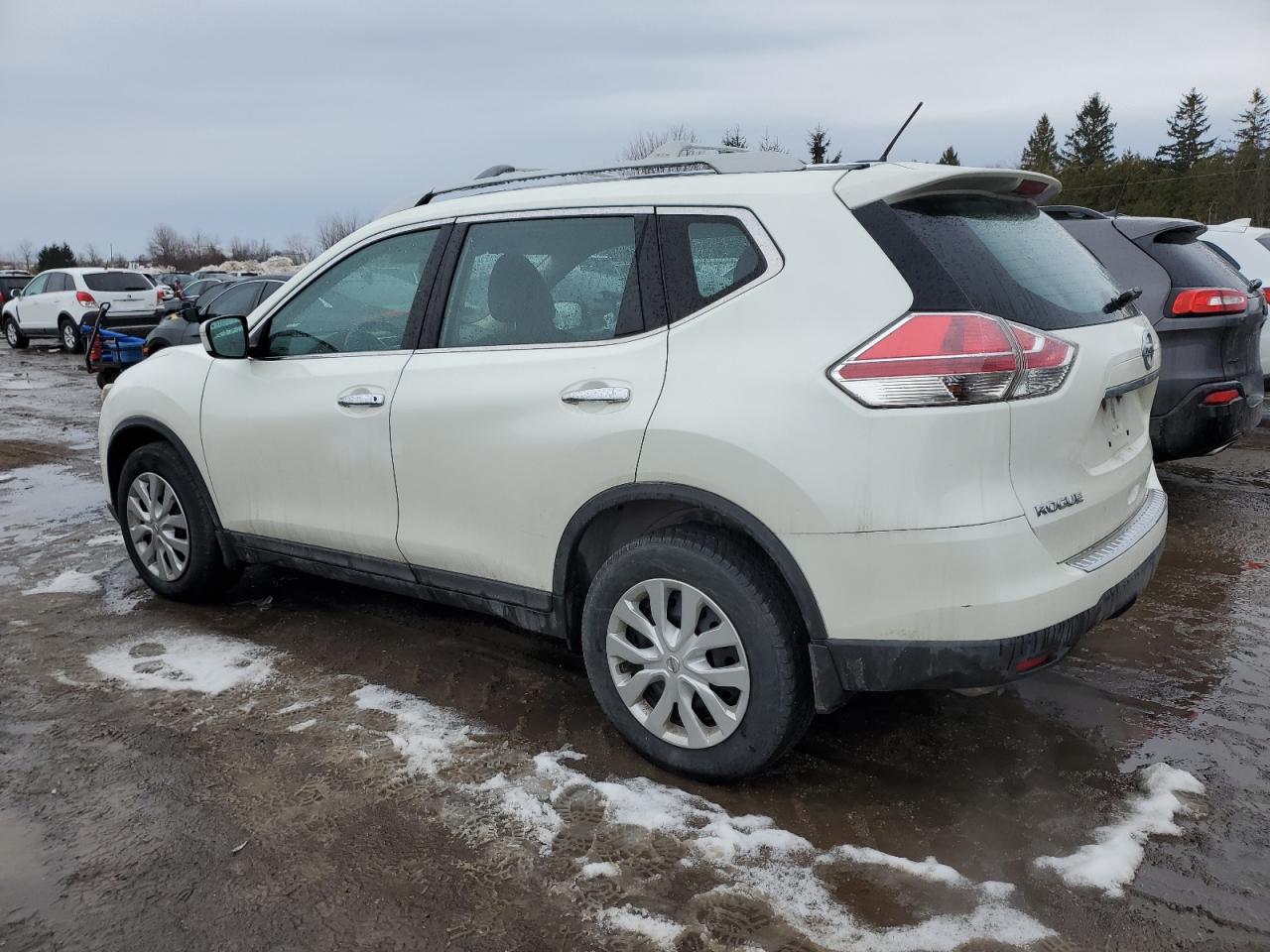 2015 Nissan Rogue - Image 2