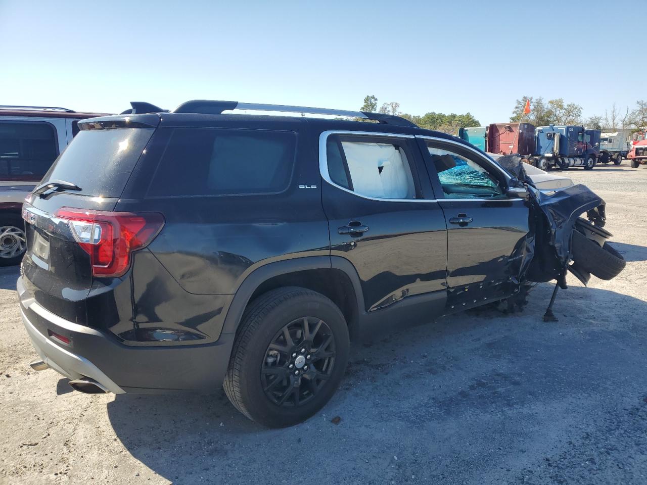2022 GMC Acadia - Image 3