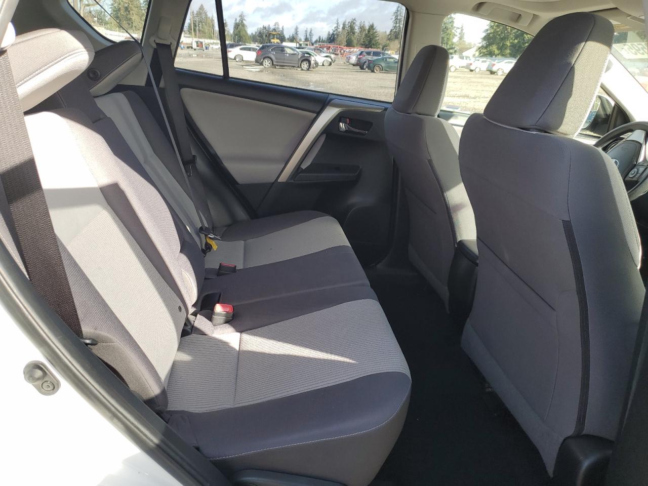 2015 Toyota RAV 4 - Image 11
