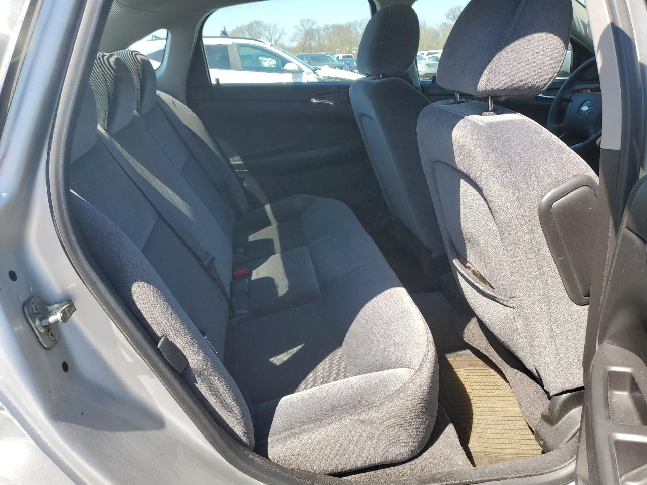 2009 Chevrolet Impala - Image 10