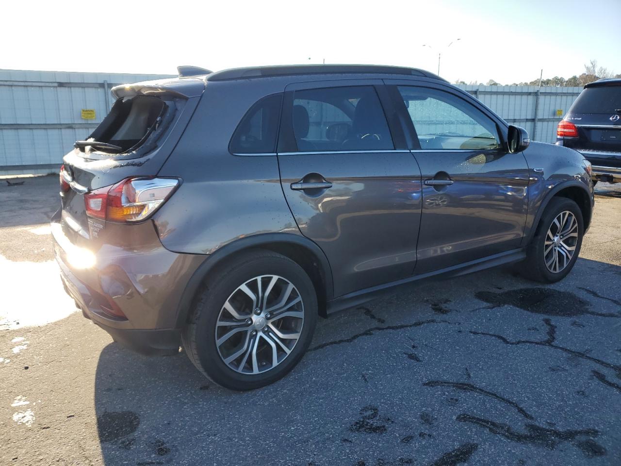 2018 Mitsubishi Outlander - Image 3