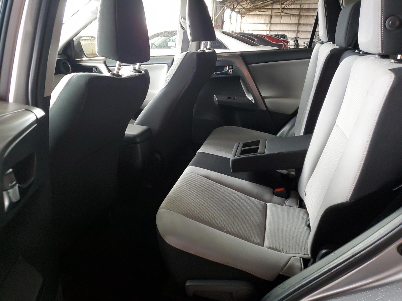 2018 Toyota RAV 4 - Image 10