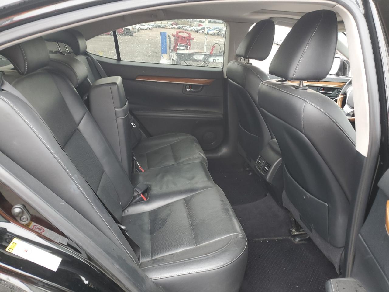 2015 Lexus ES - Image 11