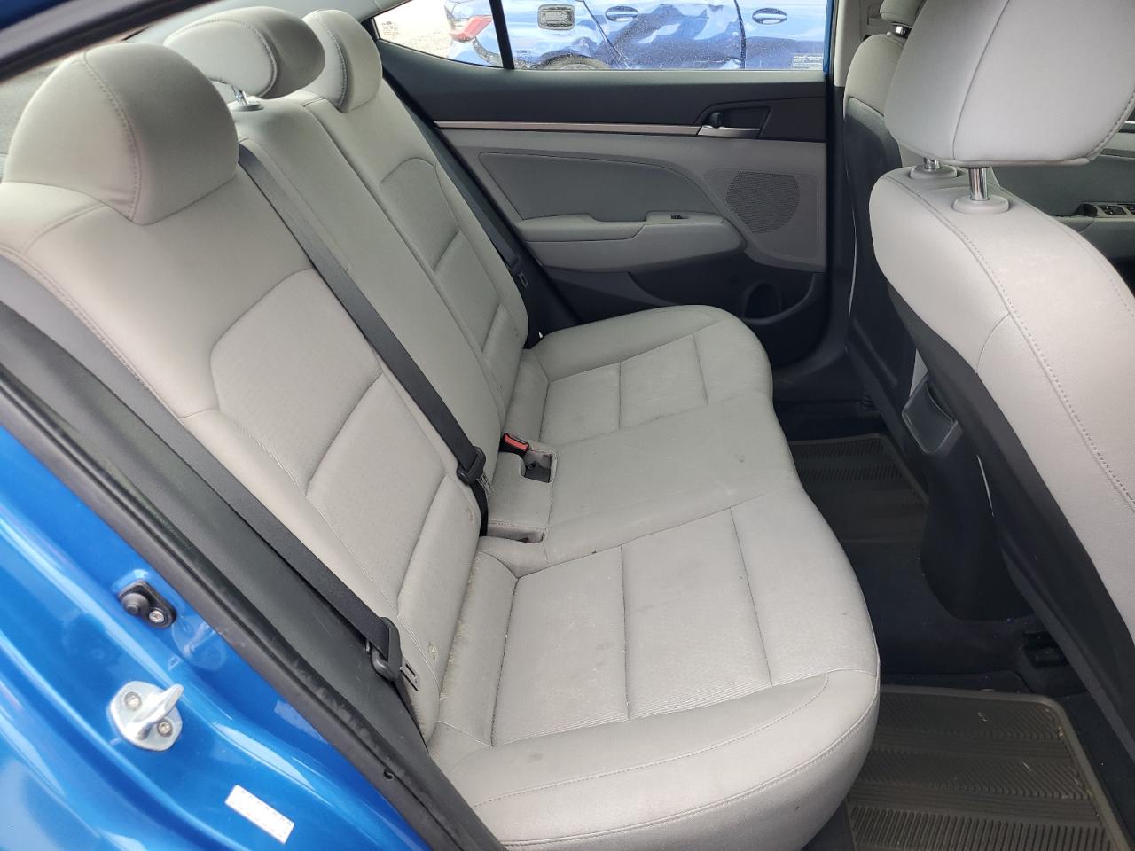 2017 Hyundai Elantra - Image 10