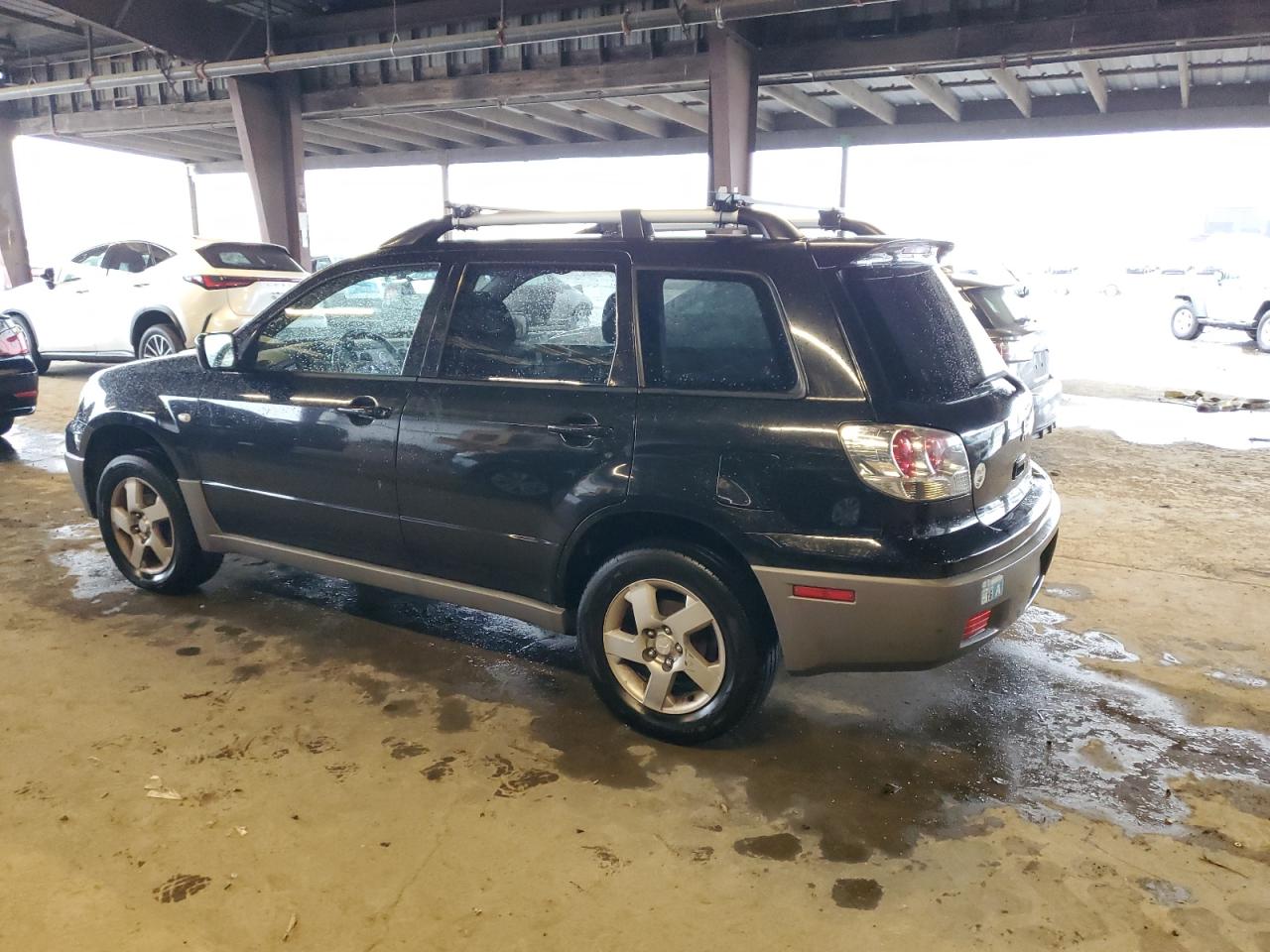 2003 Mitsubishi Outlander - Image 2