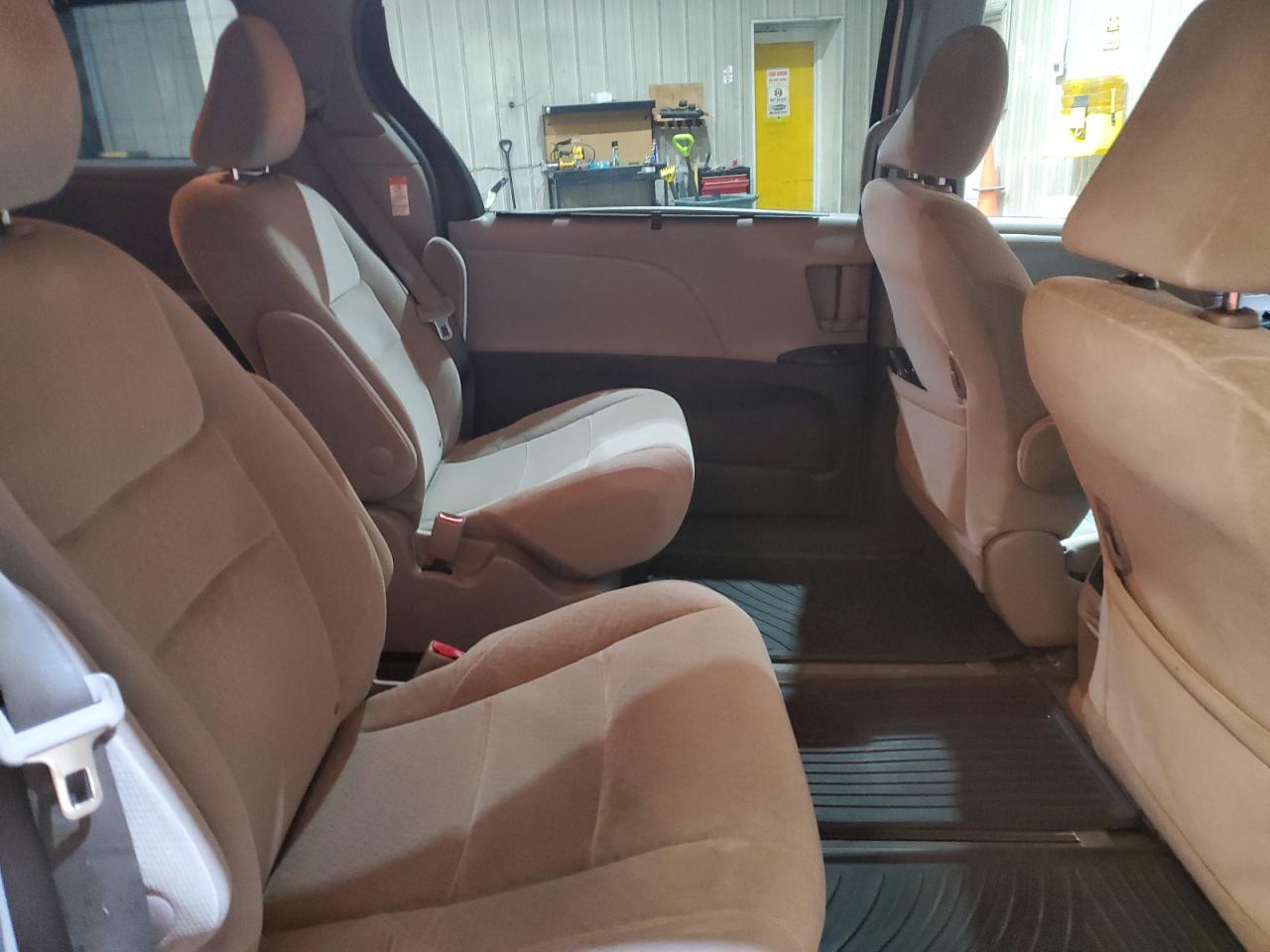 2015 Toyota Sienna - Image 11