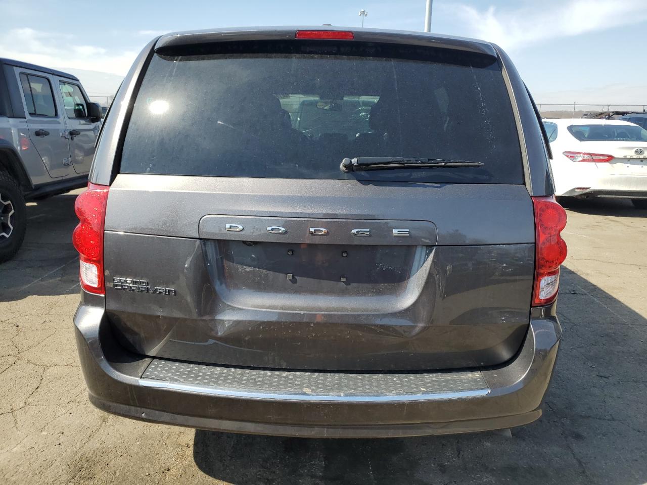 2018 Dodge Caravan - Image 6
