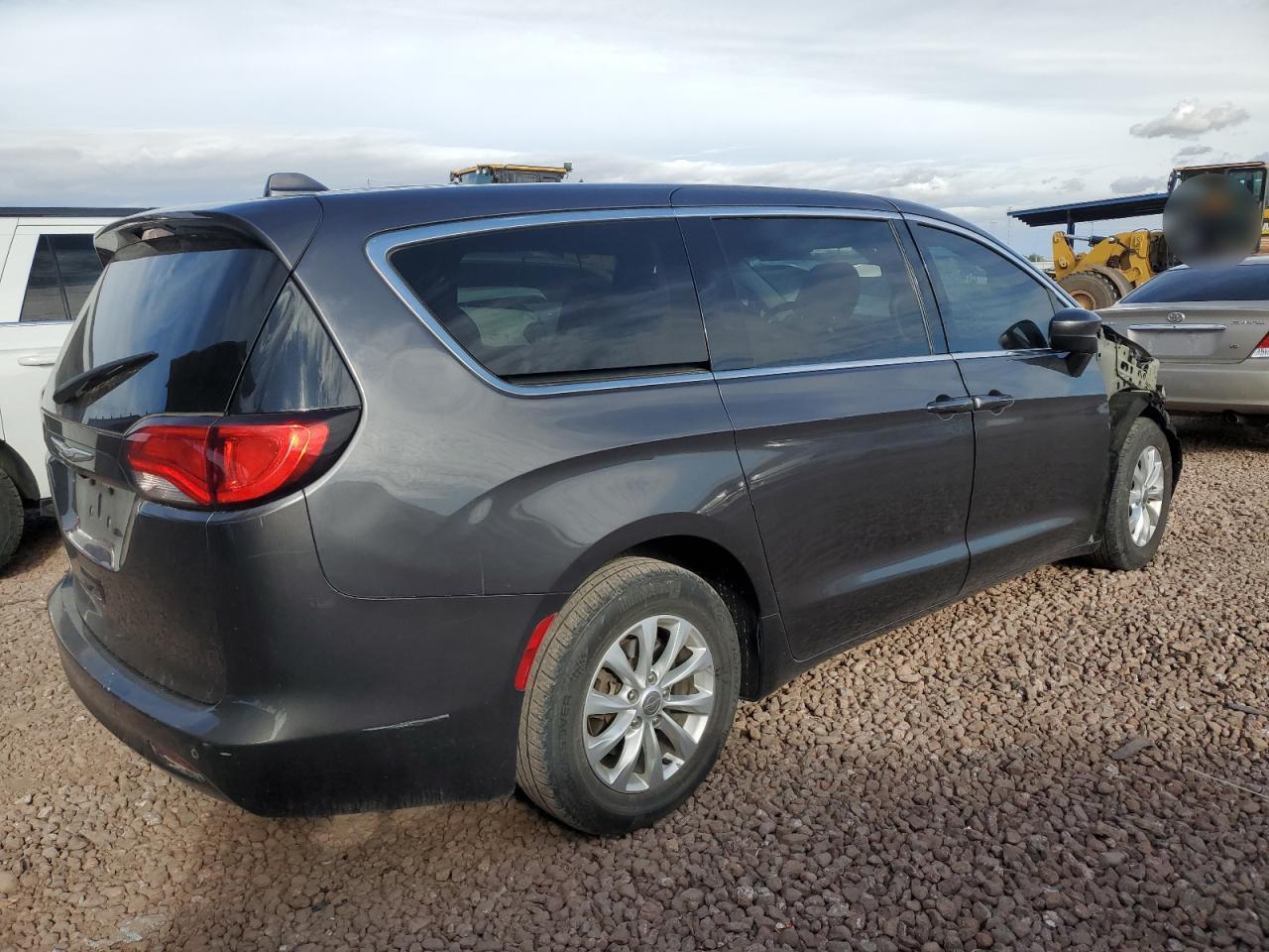 2018 Chrysler Pacifica - Image 3