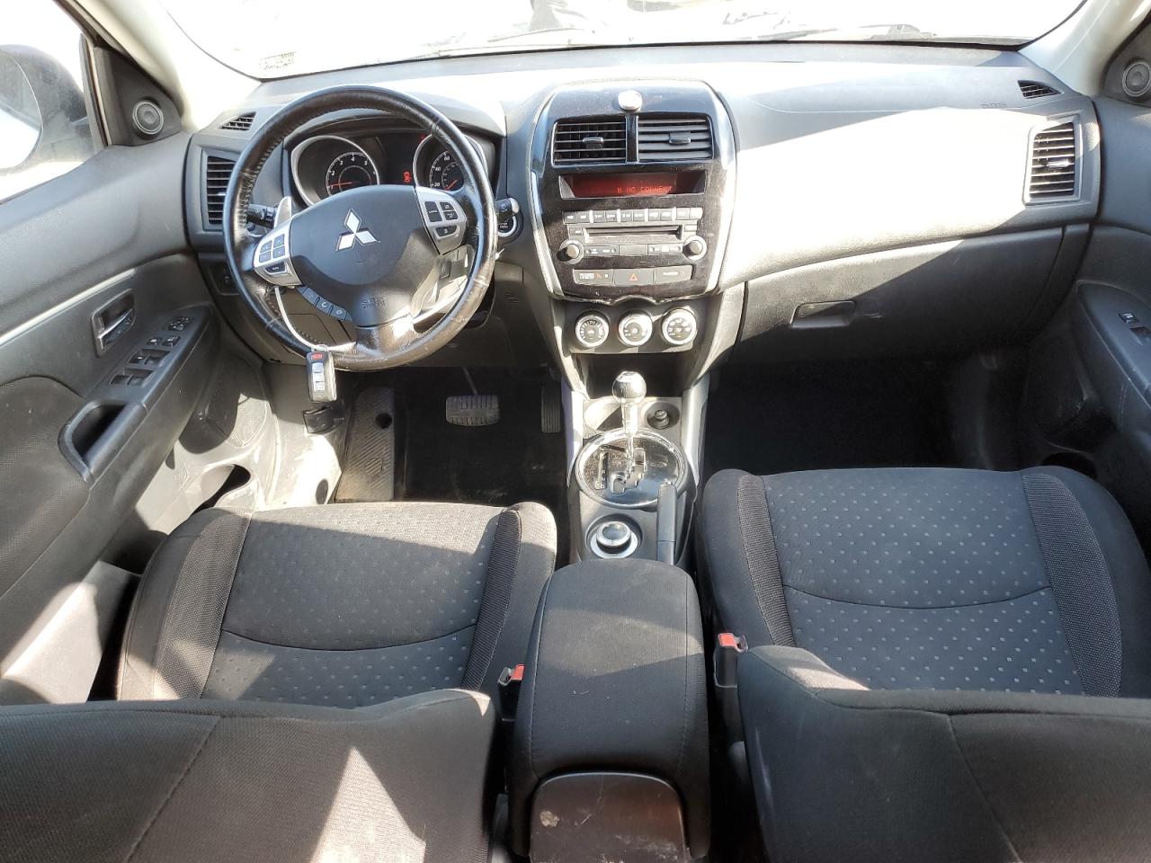 2011 Mitsubishi Outlander - Image 8