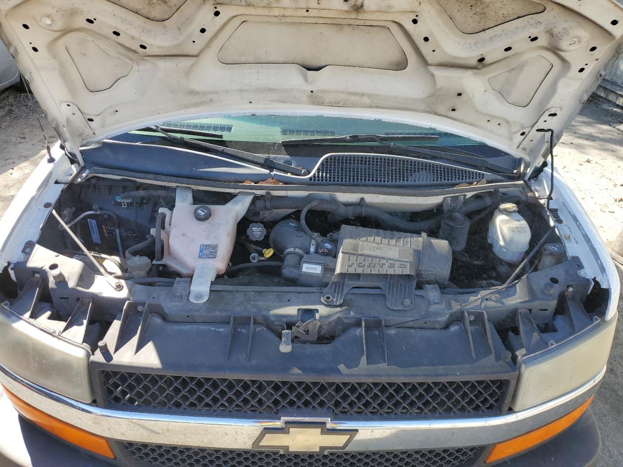 2012 Chevrolet Express - Image 12