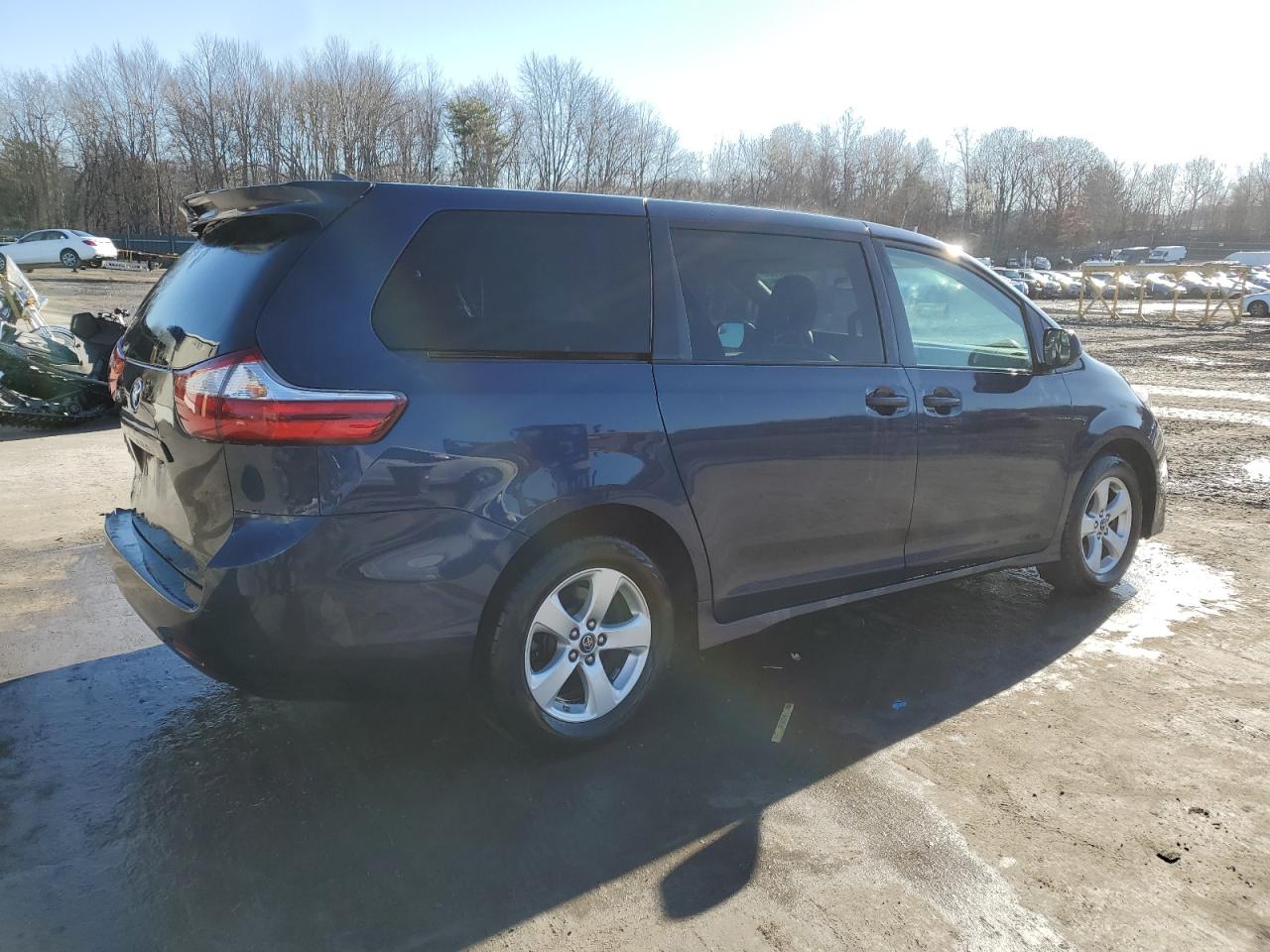 2019 Toyota Sienna - Image 3
