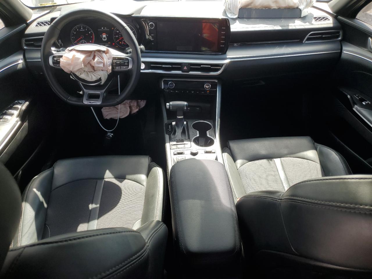 2024 Kia K5 - Image 8