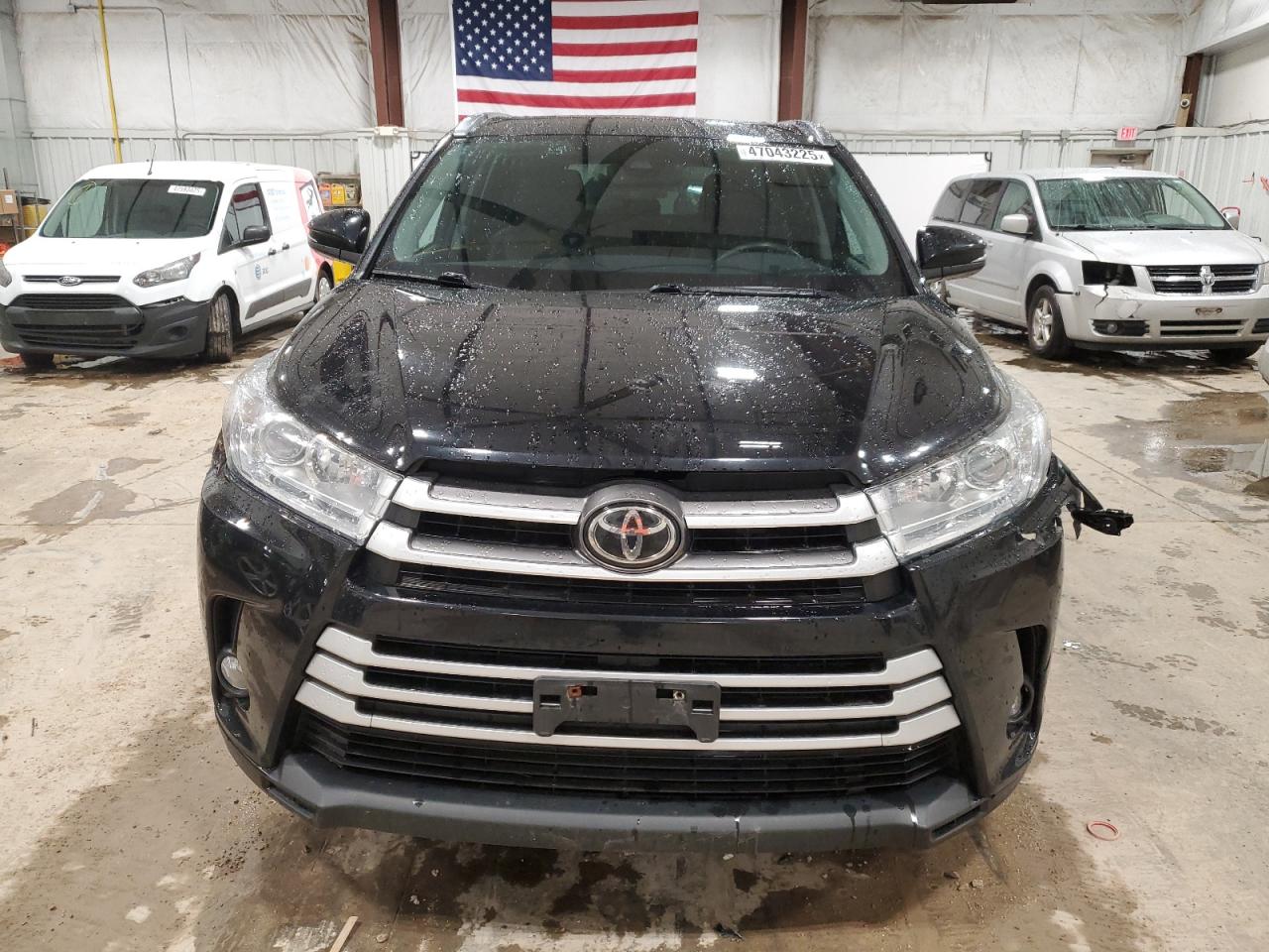 2017 Toyota Highlander - Image 5