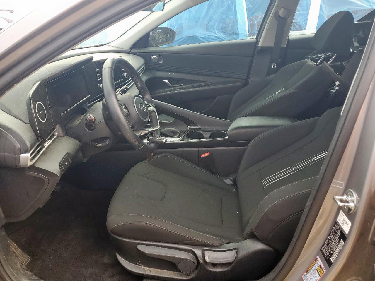 2022 Hyundai Elantra - Image 7