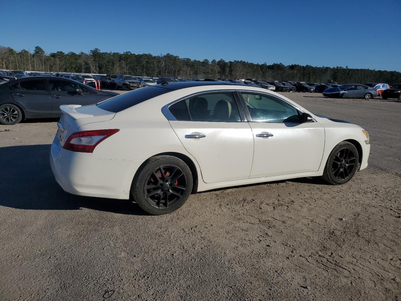 2010 Nissan Maxima - Image 3