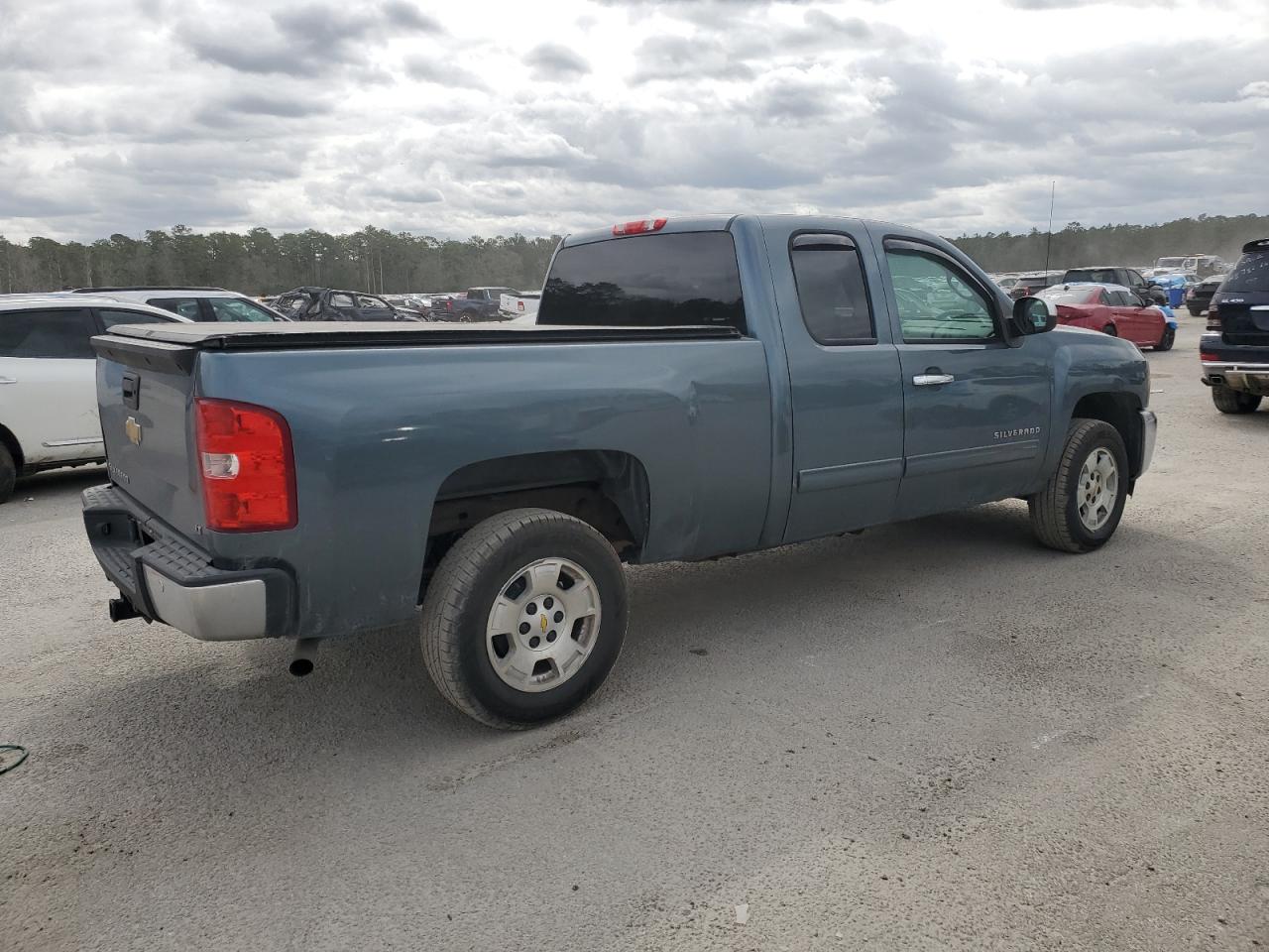 2013 Chevrolet Silverado - Image 3