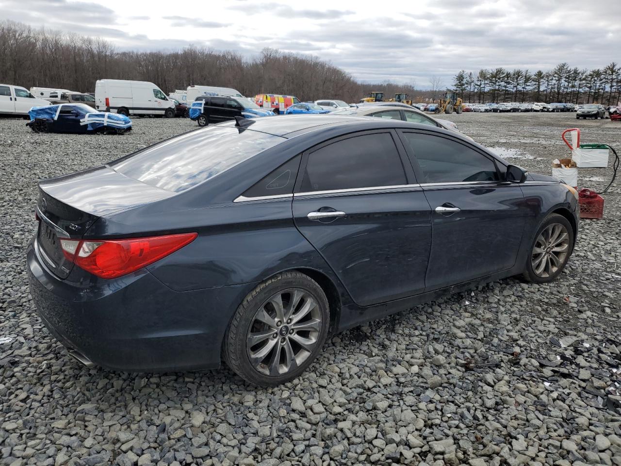 2012 Hyundai Sonata - Image 3