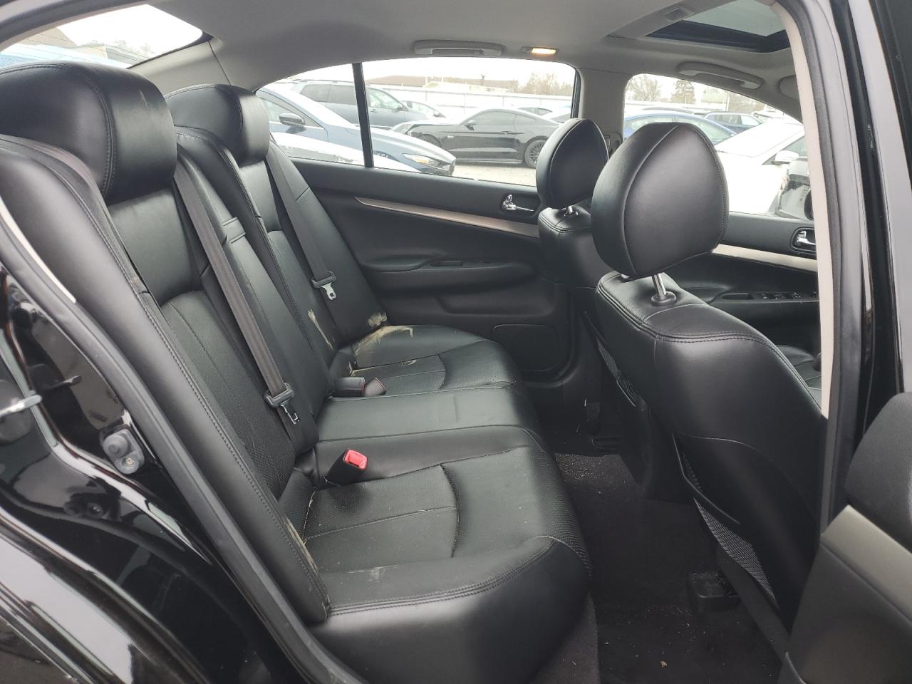 2011 Infiniti G - Image 10