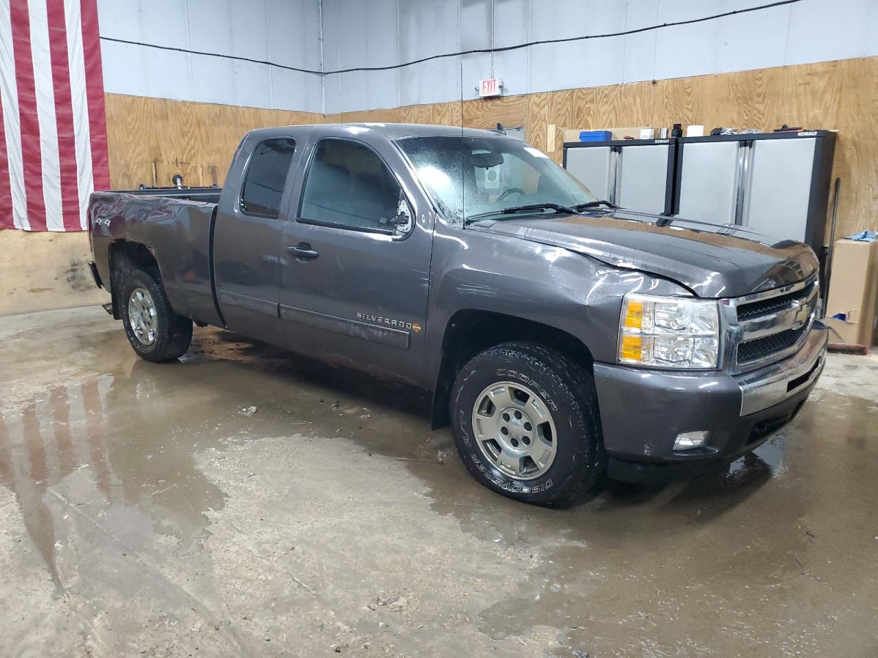 2010 Chevrolet Silverado - Image 4