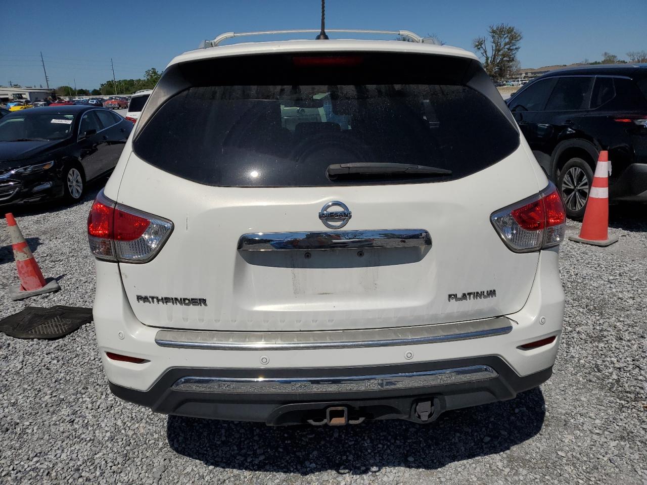 2014 Nissan Pathfinder - Image 6