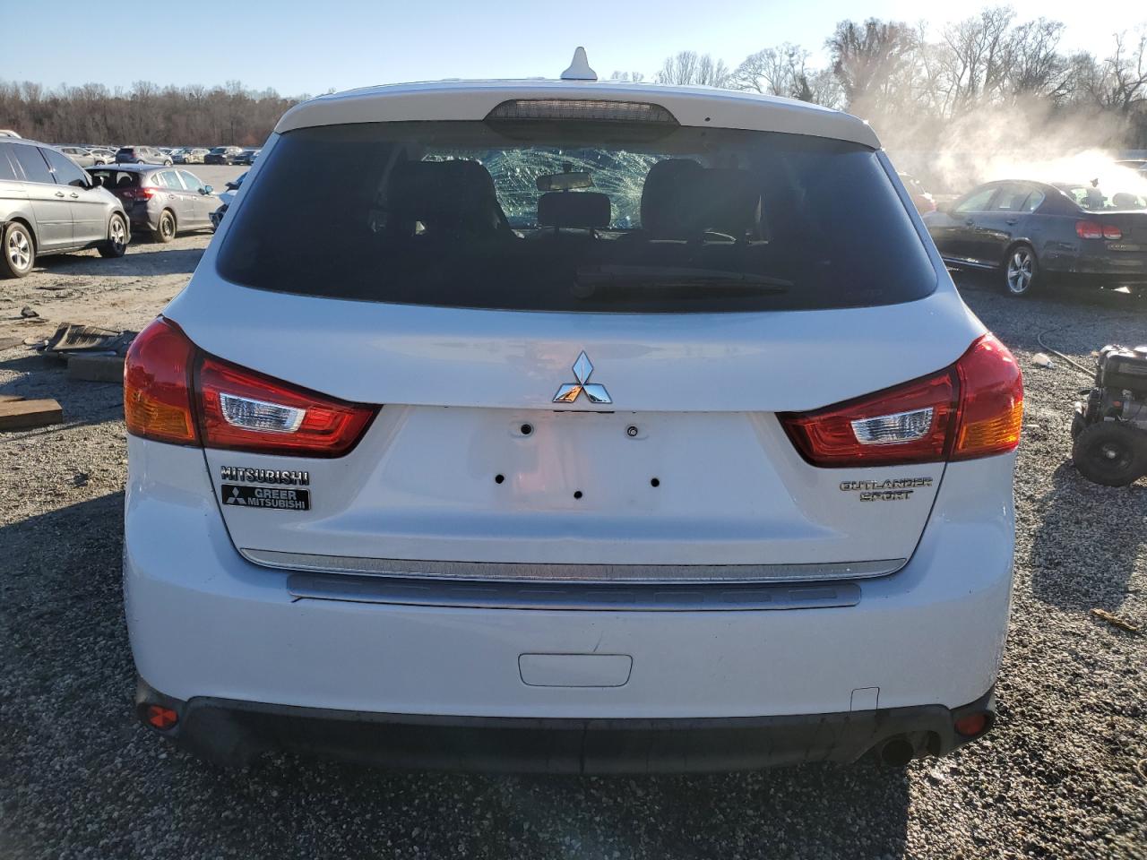2017 Mitsubishi Outlander - Image 6