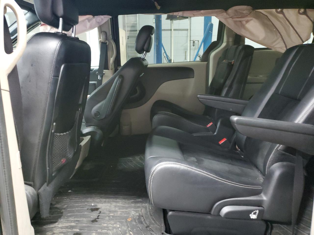 2014 Dodge Caravan - Image 11