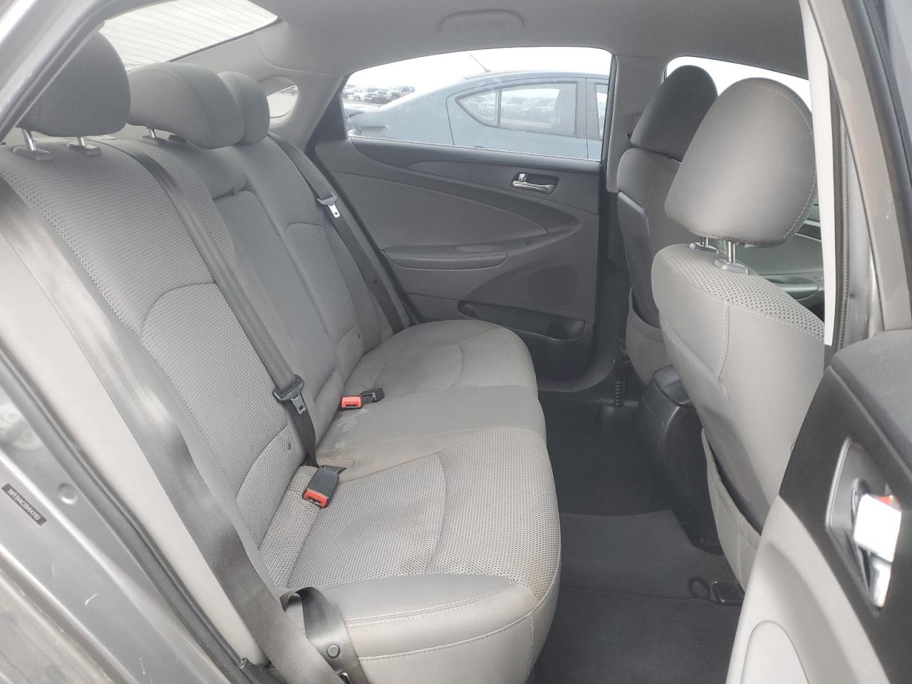 2013 Hyundai Sonata - Image 10