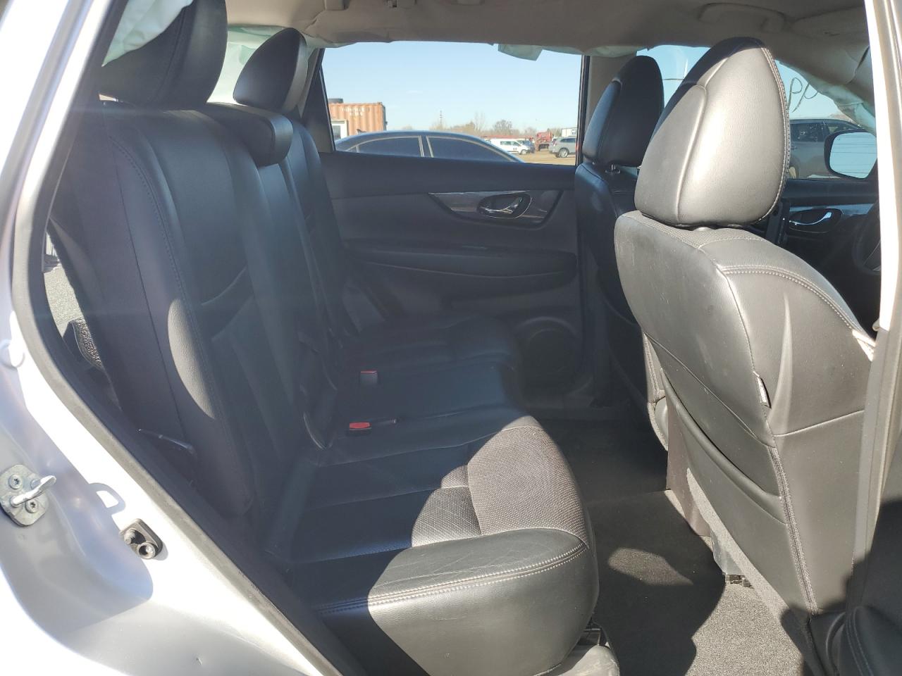 2015 Nissan Rogue - Image 11