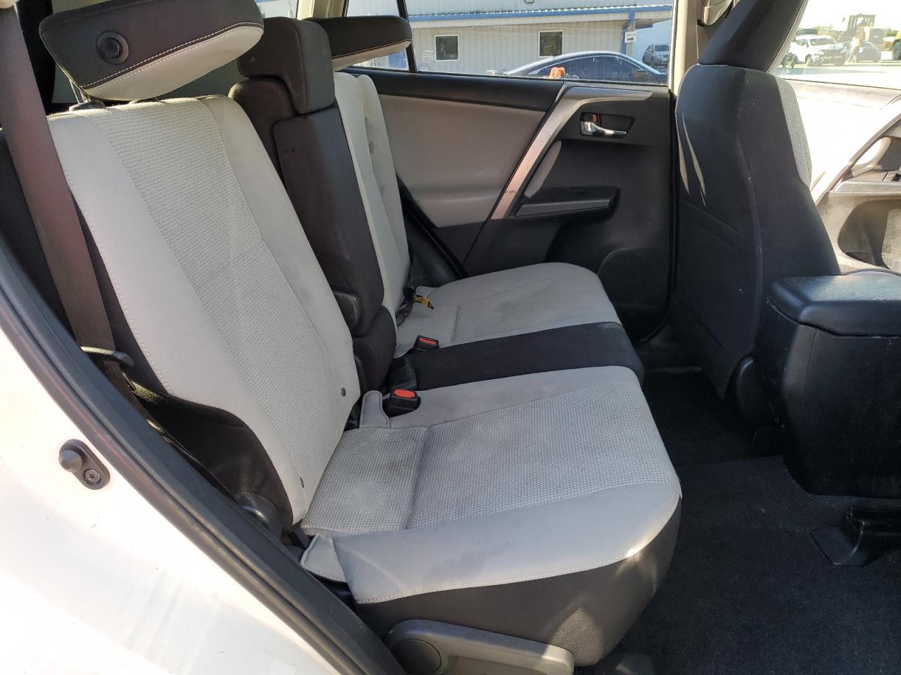 2018 Toyota RAV 4 - Image 12