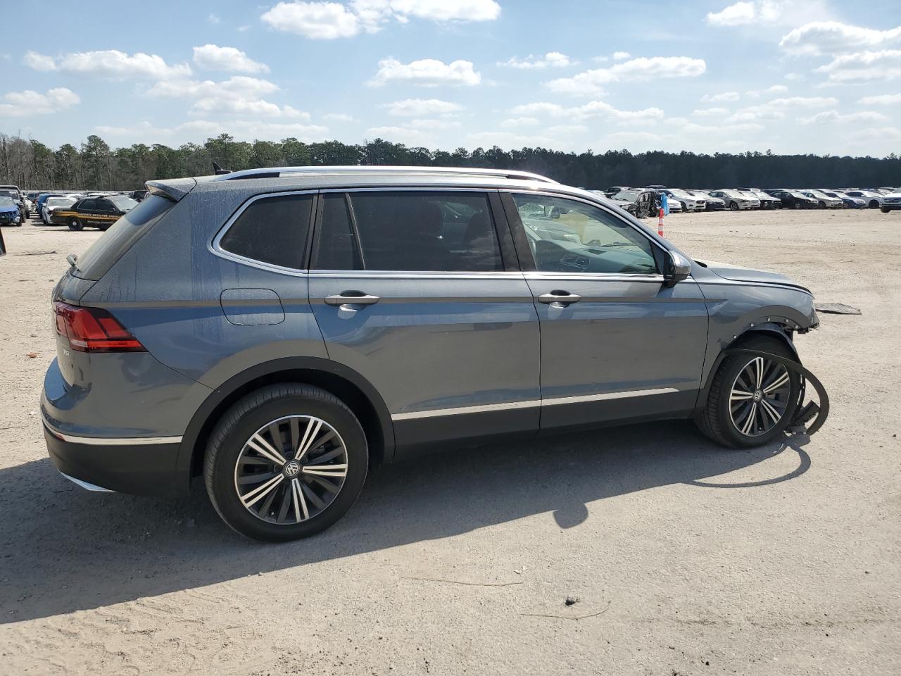 2018 Volkswagen Tiguan - Image 3