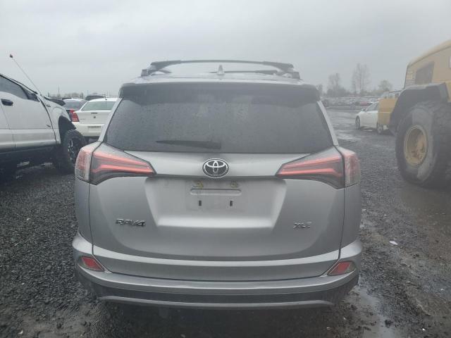  TOYOTA RAV4 2017 Srebrny