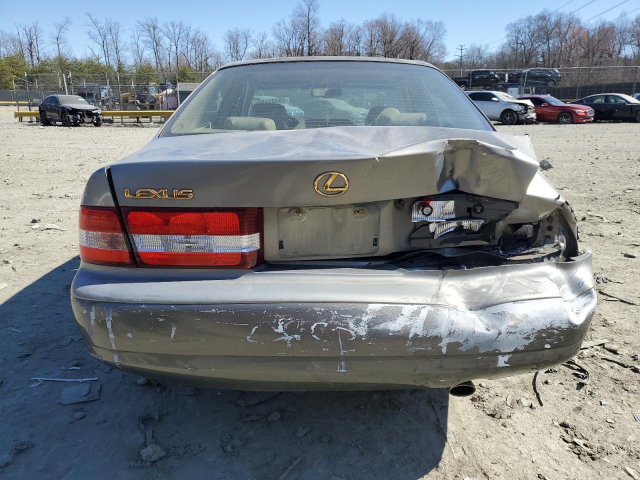 2001 Lexus ES - Image 6