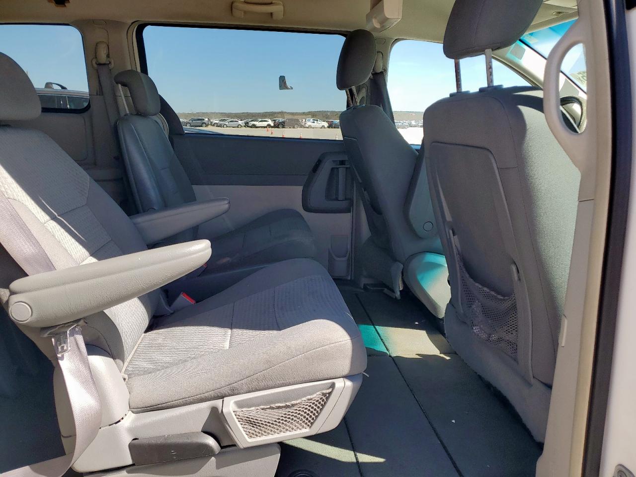 2010 Chrysler Town & Country - Image 11