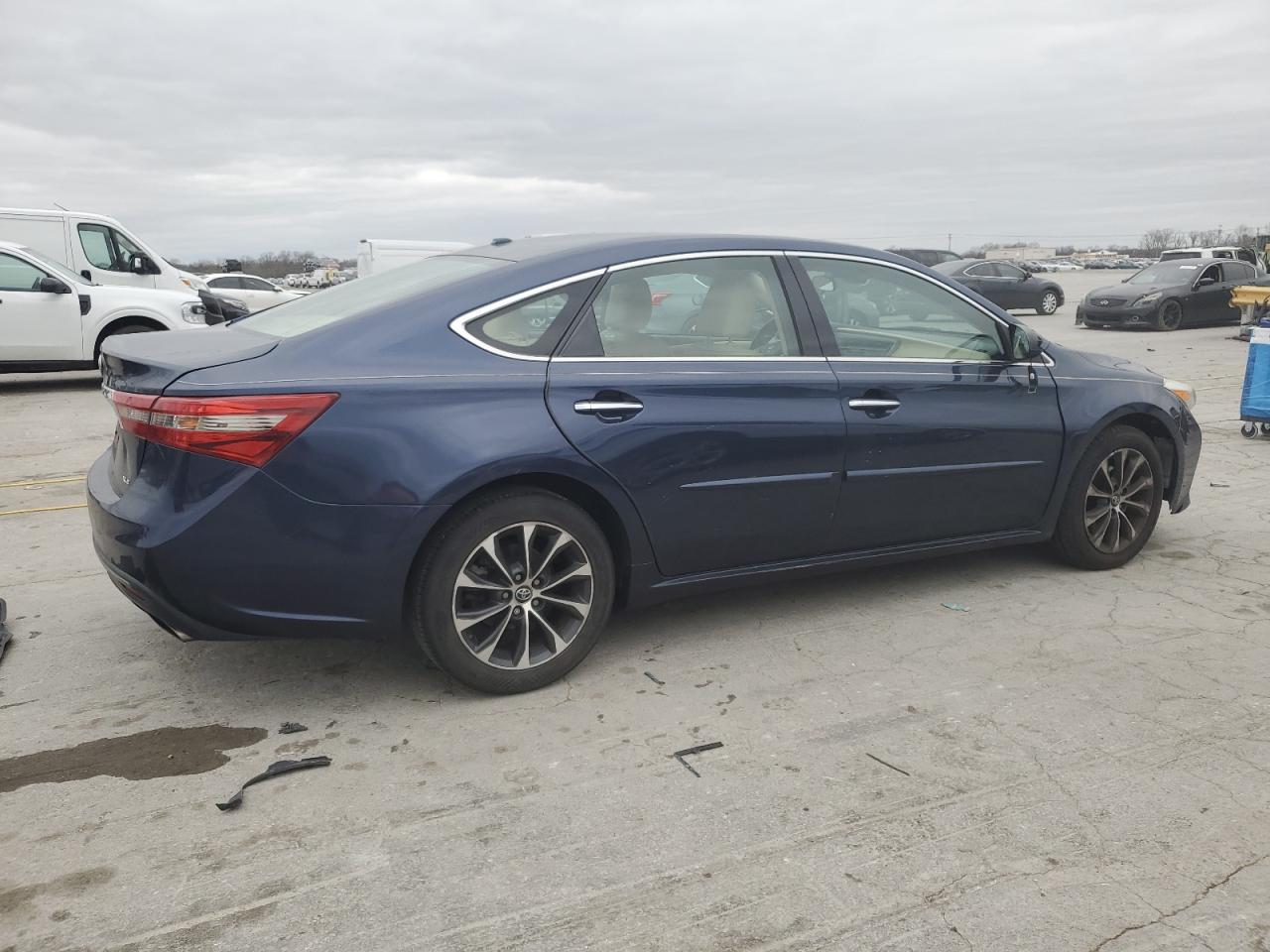 2018 Toyota Avalon - Image 3