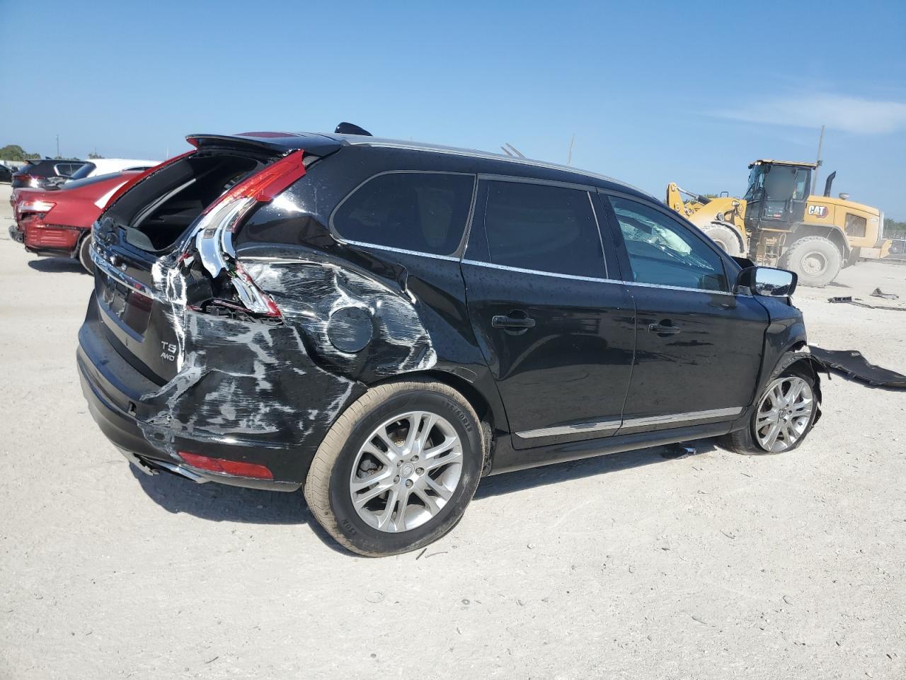 2015 Volvo XC60 - Image 3