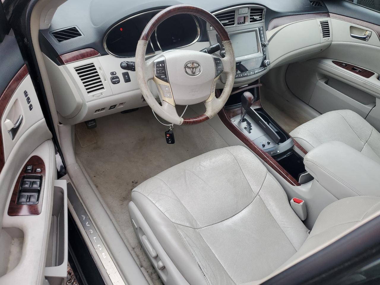 2011 Toyota Avalon - Image 8