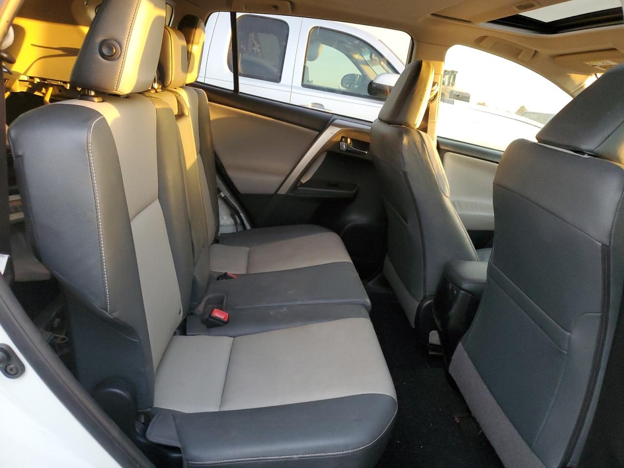 2014 Toyota RAV 4 - Image 11