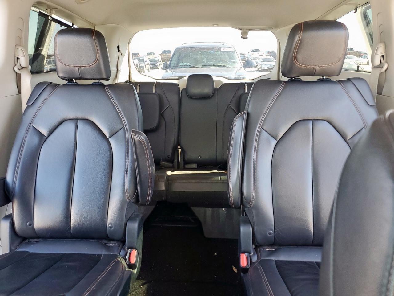 2017 Chrysler Pacifica - Image 10