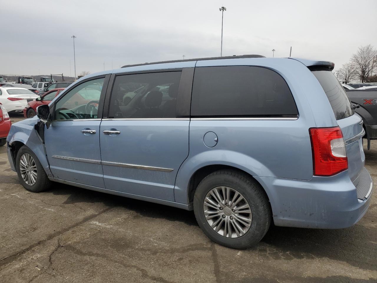 2013 Chrysler Town & Country - Image 2