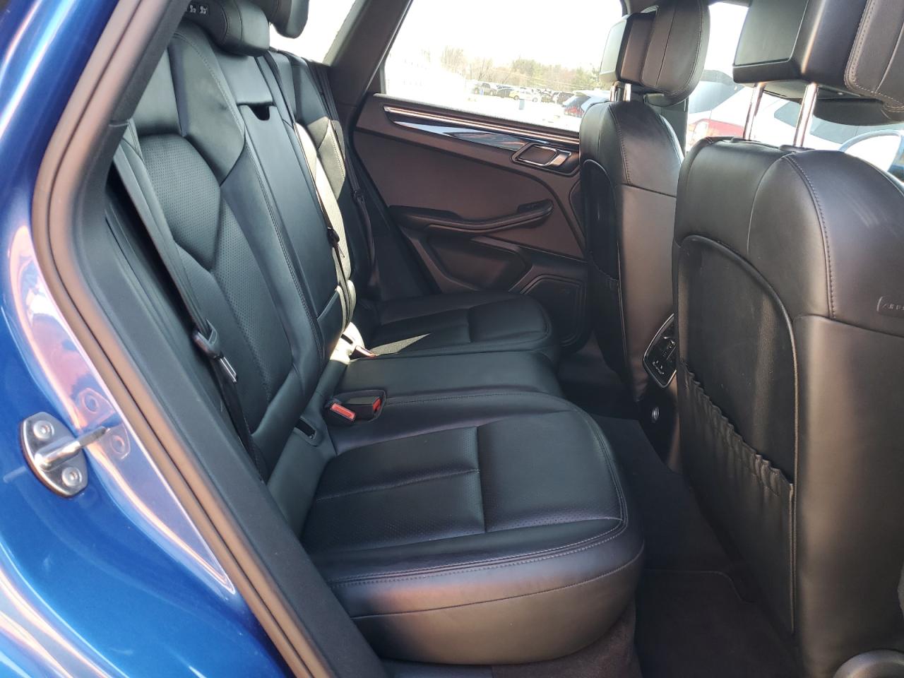 2017 Porsche Macan - Image 11