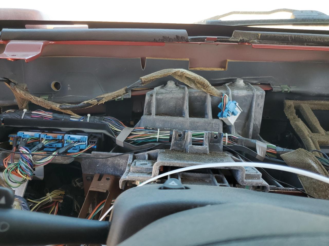 2004 Hummer H2 - Image 9