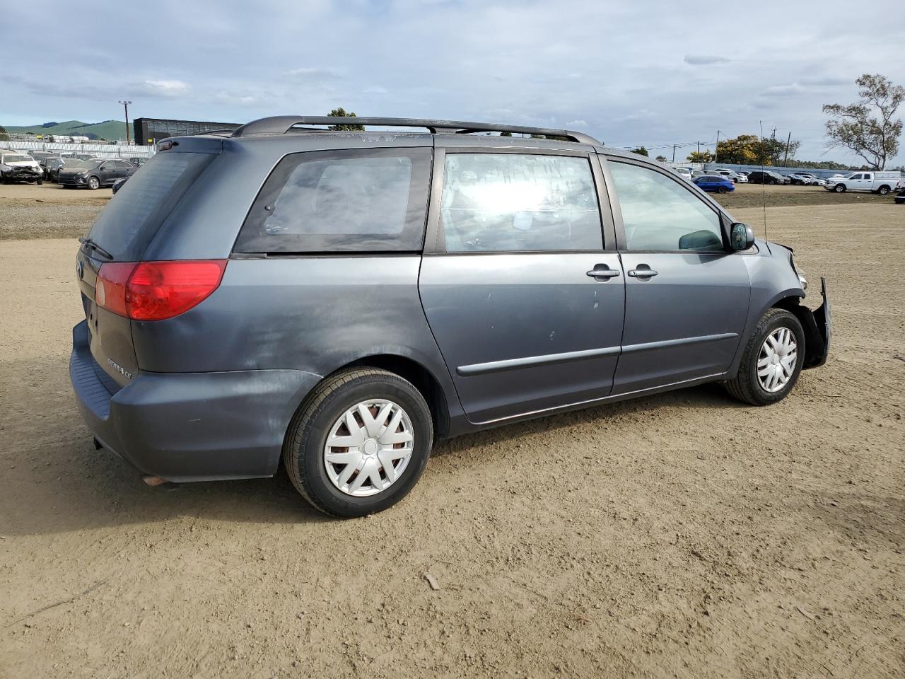 2007 Toyota Sienna - Image 3