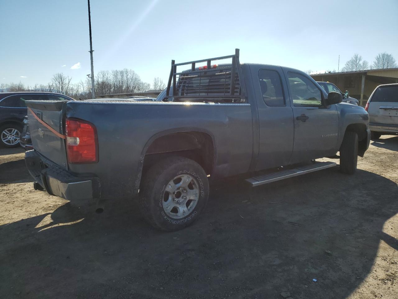 2009 Chevrolet Silverado - Image 3