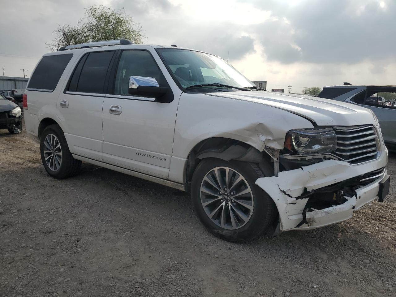 2017 Lincoln Navigator - Image 4