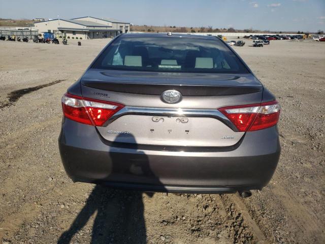  TOYOTA CAMRY 2017 Srebrny