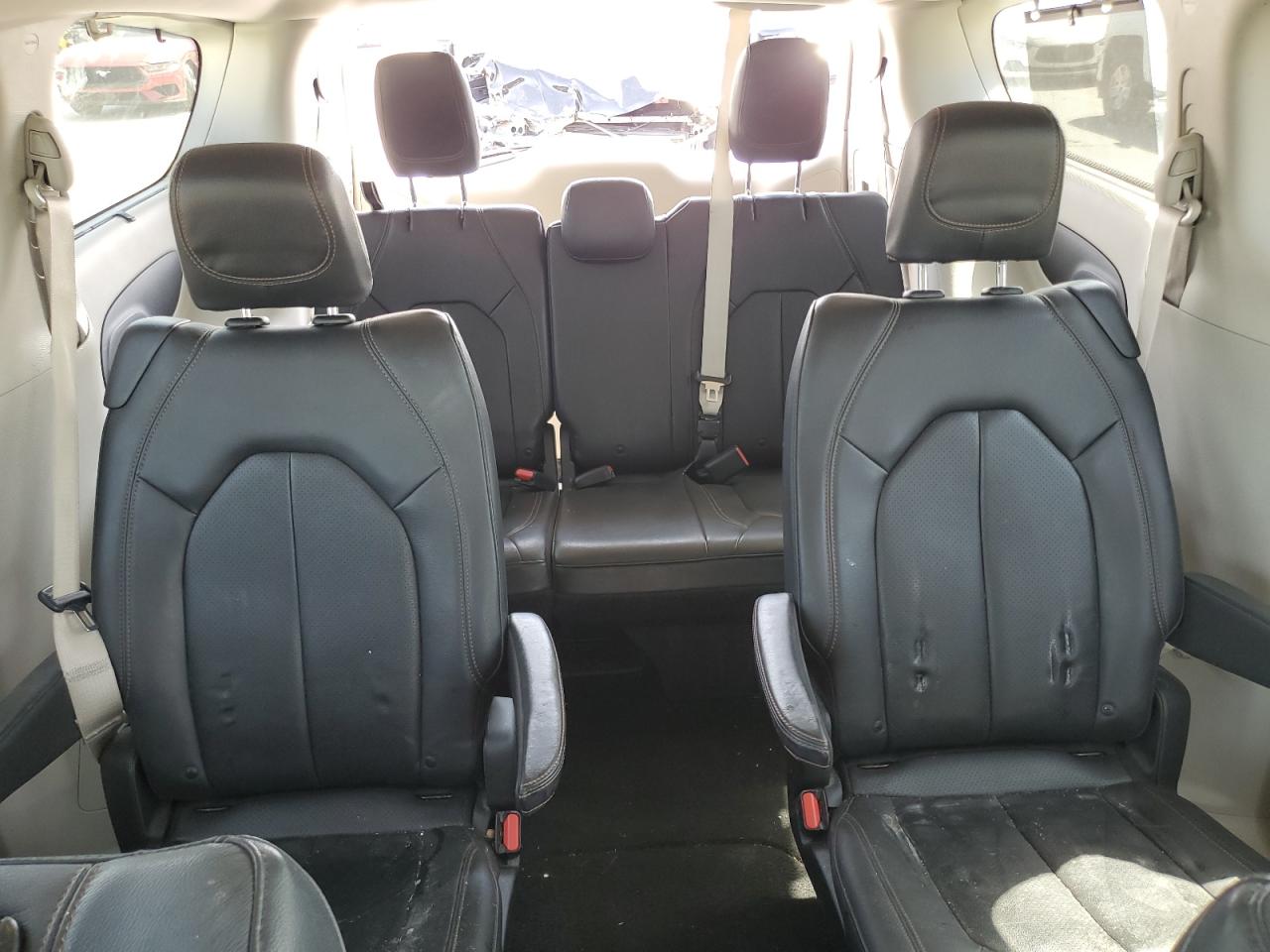 2020 Chrysler Pacifica - Image 10