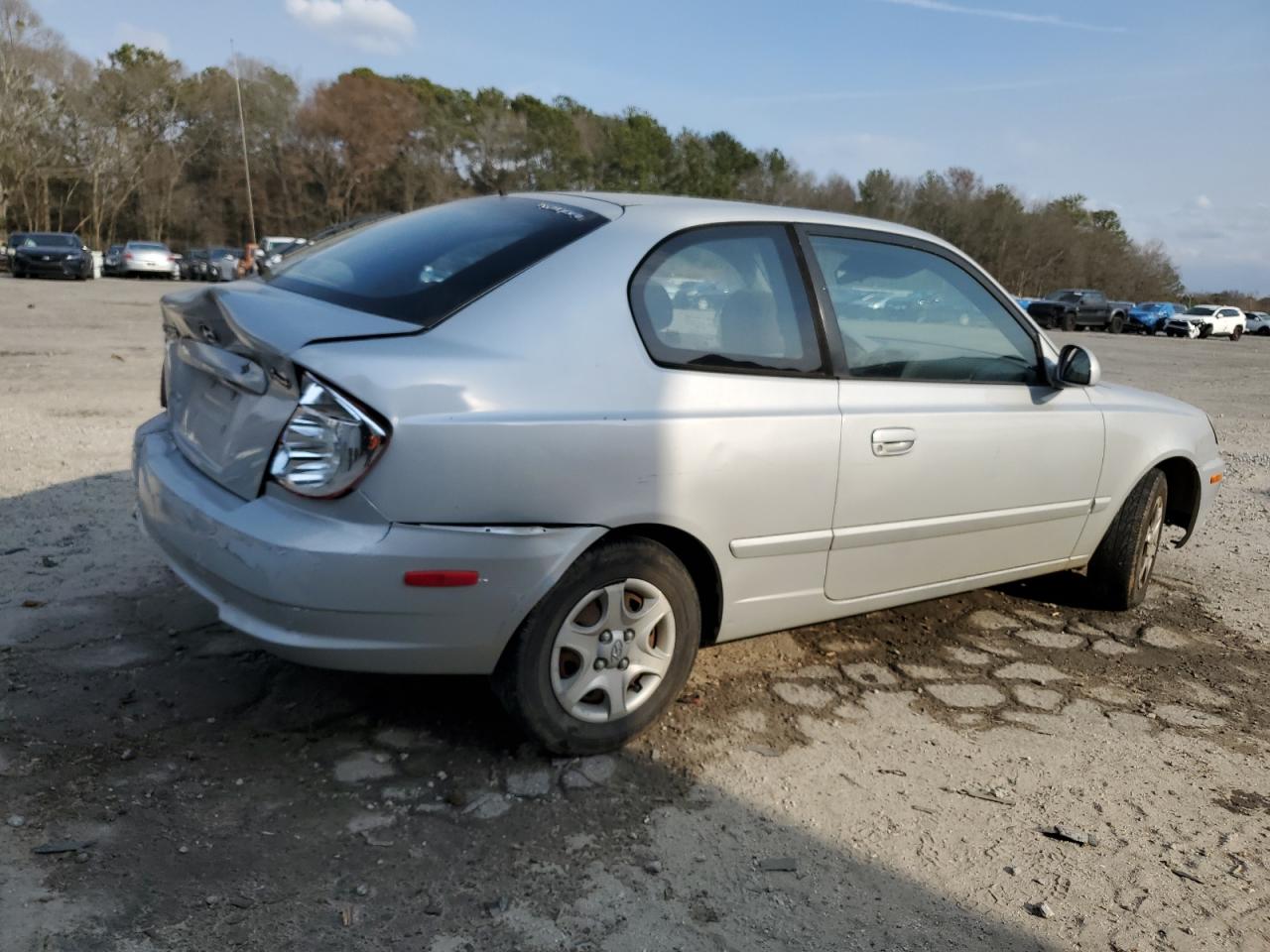 2003 Hyundai Accent - Image 3