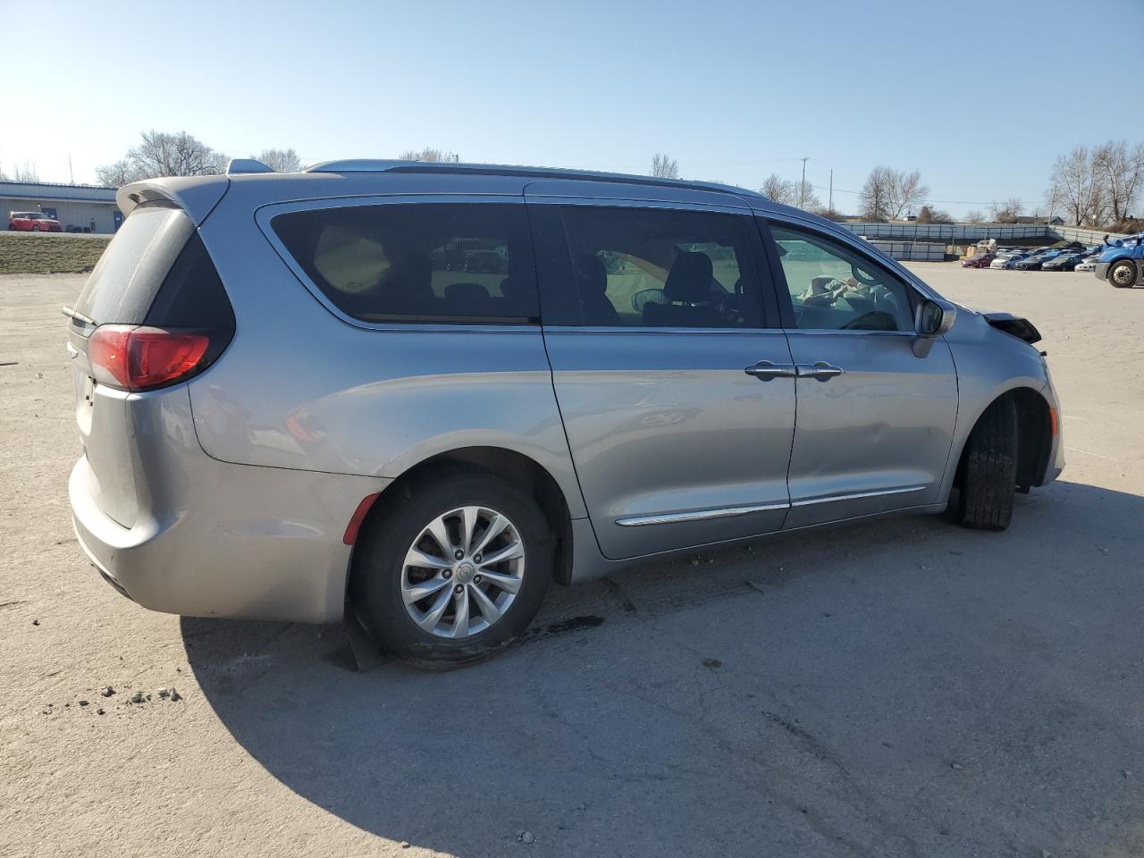 2019 Chrysler Pacifica - Image 3