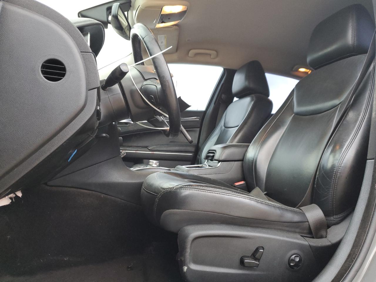 2019 Chrysler 300 - Image 7