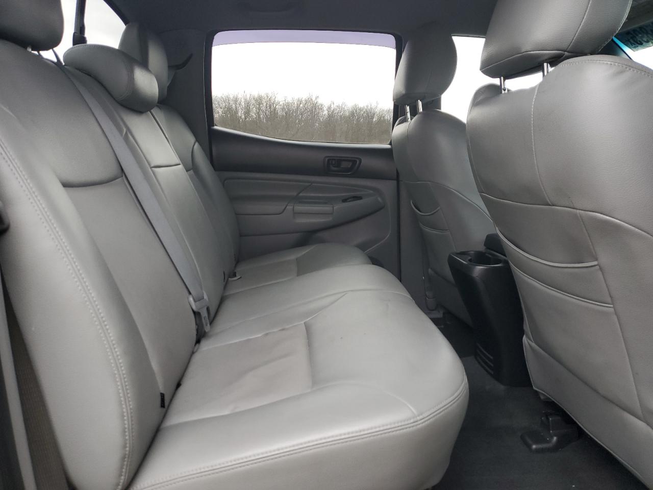 2015 Toyota Tacoma - Image 11